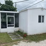 Tiny Cottage Studio In Miami Near Wynwood Fast Wifi